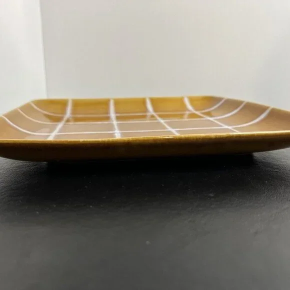 Pair of Style Eyes by Baum Bros Retro Embossed Brown Dinner Plates 8.5” & 10” - Picture 7 of 10